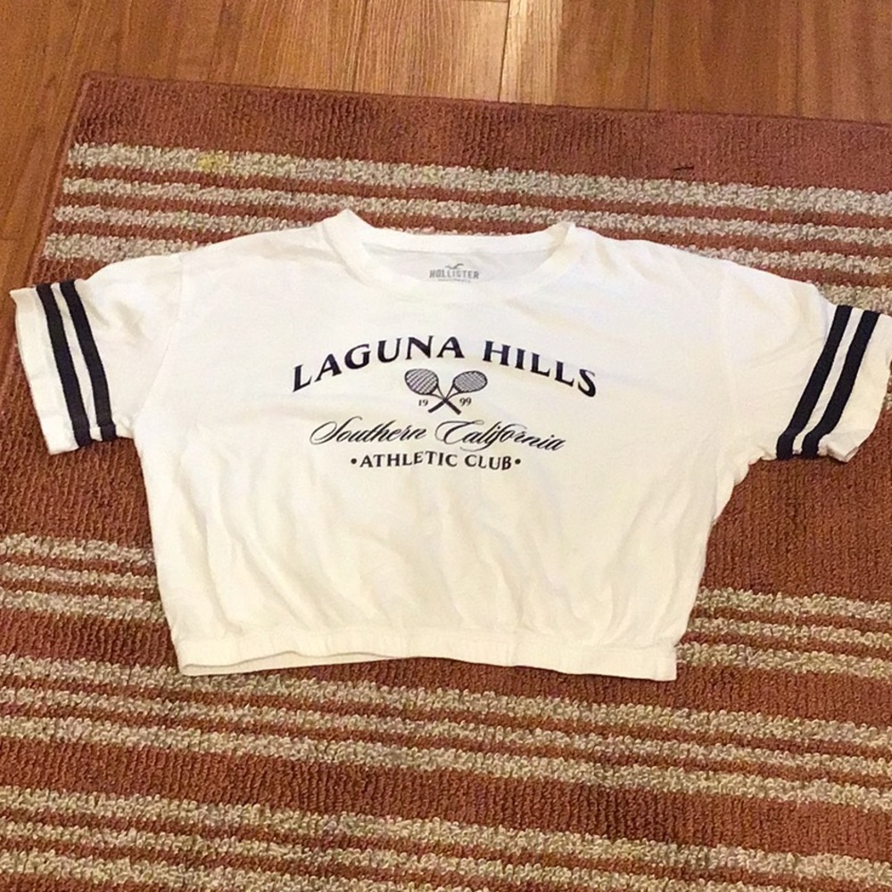This is a Hollister top color white and black size xs so size 8